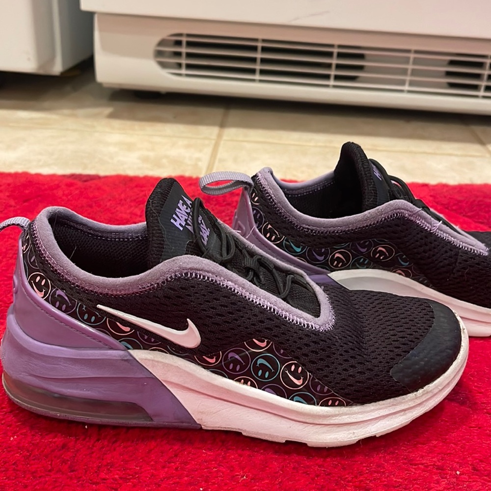 Girl Nike tennis shoes